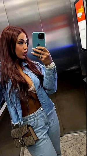 I'm just a simple hot girl baby'