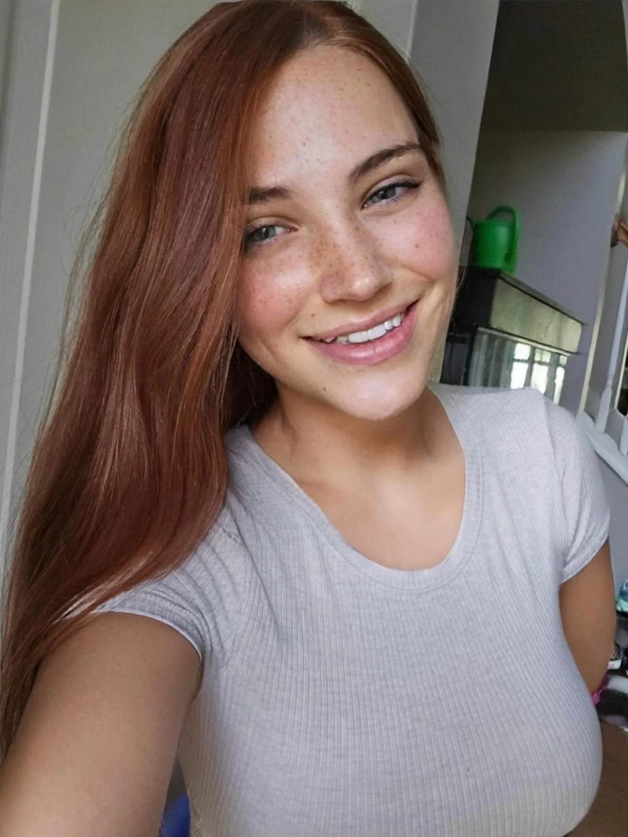 new profile pic, which one looks the most white girl lmao picture 2 of 3