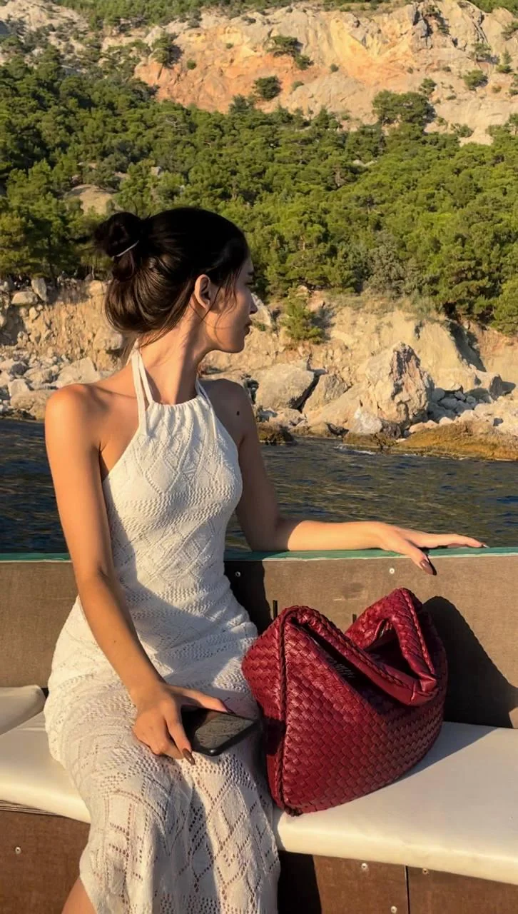 outfit for a walk by the shore picture 1 of 1