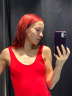[F25] I like to take mirror selfies for a good mood'