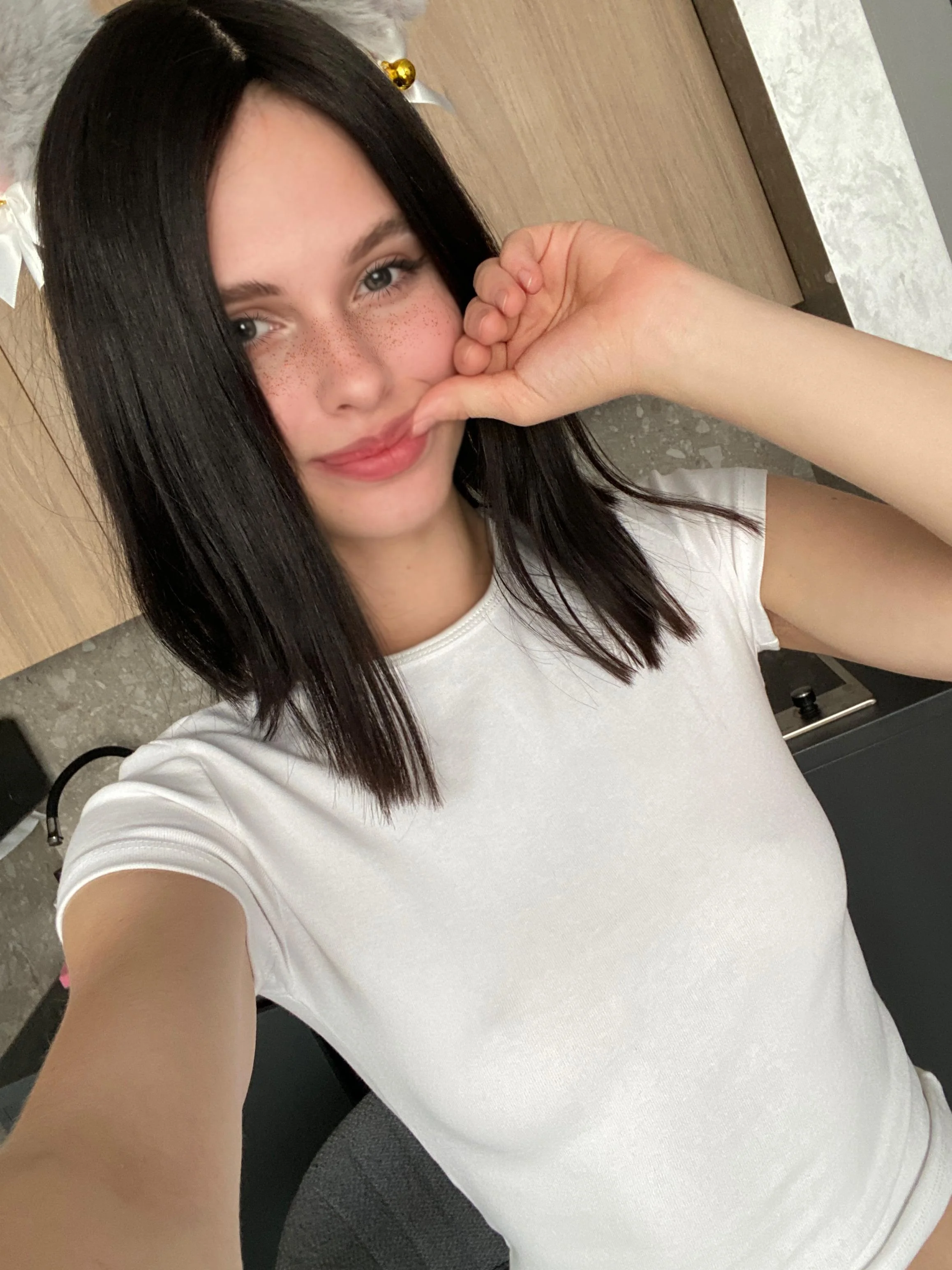 white girl in a white T-shirt) picture 1 of 1