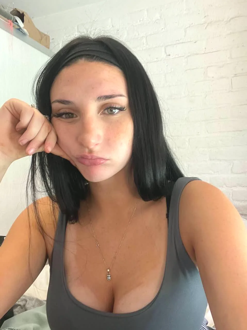 simple selfie, how do i look? f18 picture 1 of 1