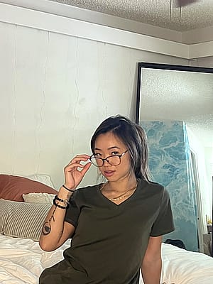 do you guys find college girl like me hot?'