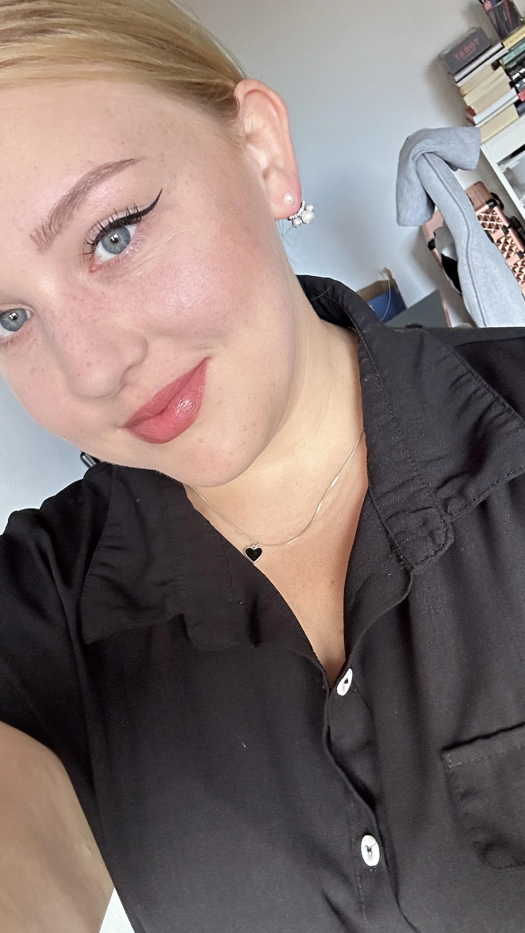Tell me if you think I'm pretty, baby. picture 1 of 1