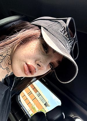 do i look hot in my simple look?'