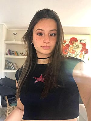 Can't help but feel sexy with this choker'