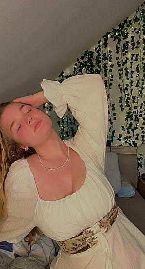 Am I hot or just cute? (F18)'