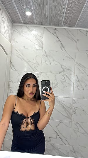 About to go on a solo dinner, feeling sexy'