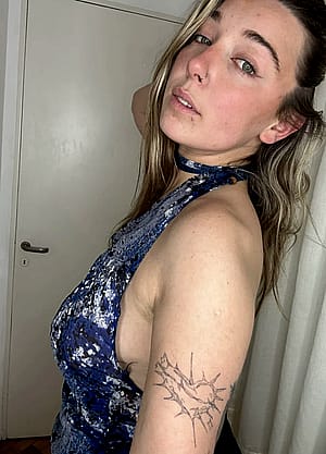 Do you think mommy is still hot? 32F'