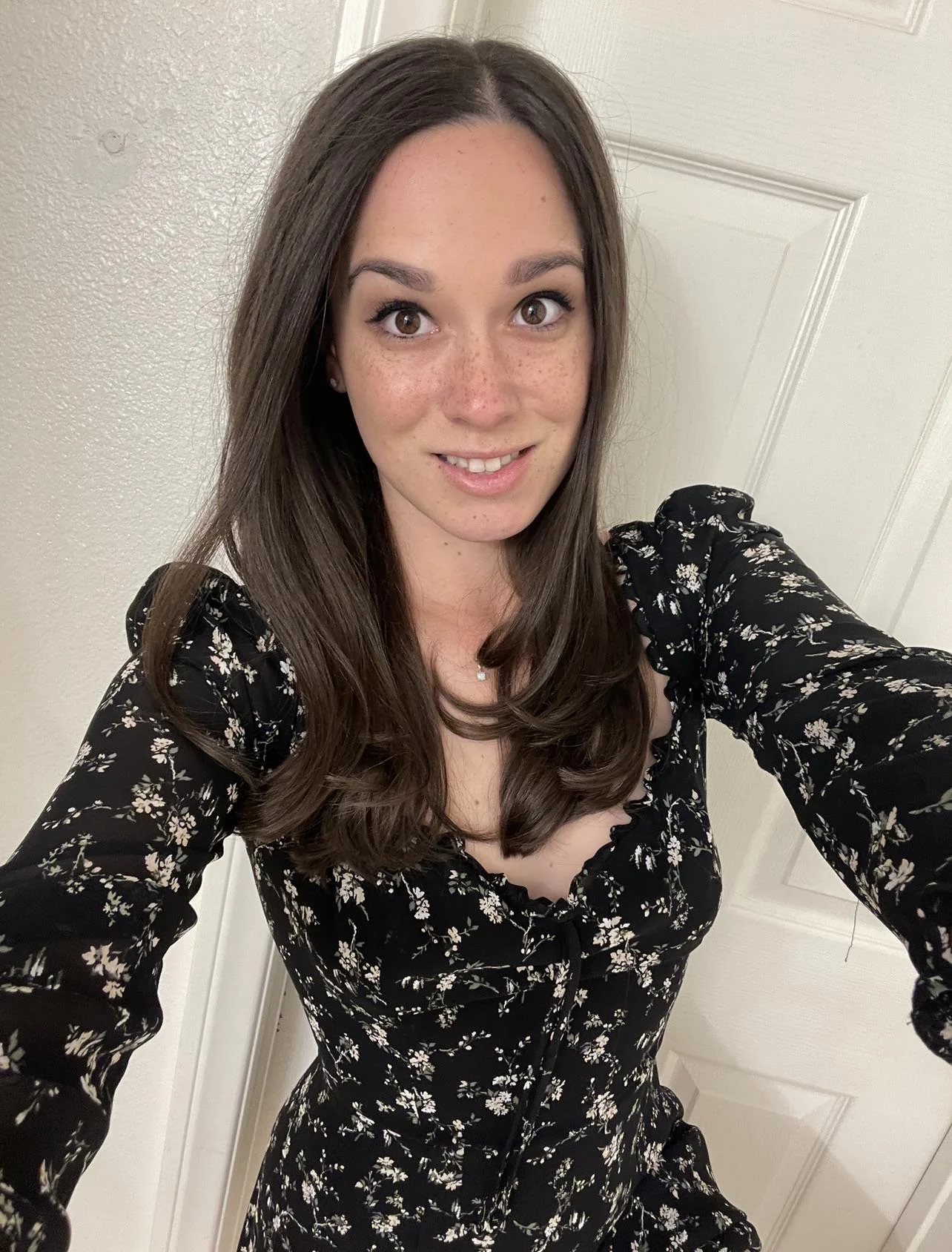 All dressed up and ready to head out for afternoon brunch with my friends. picture 1 of 1