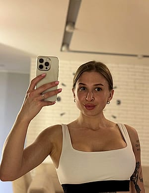 [F25] Today I want everyone to have a great day, selfie with a smile'