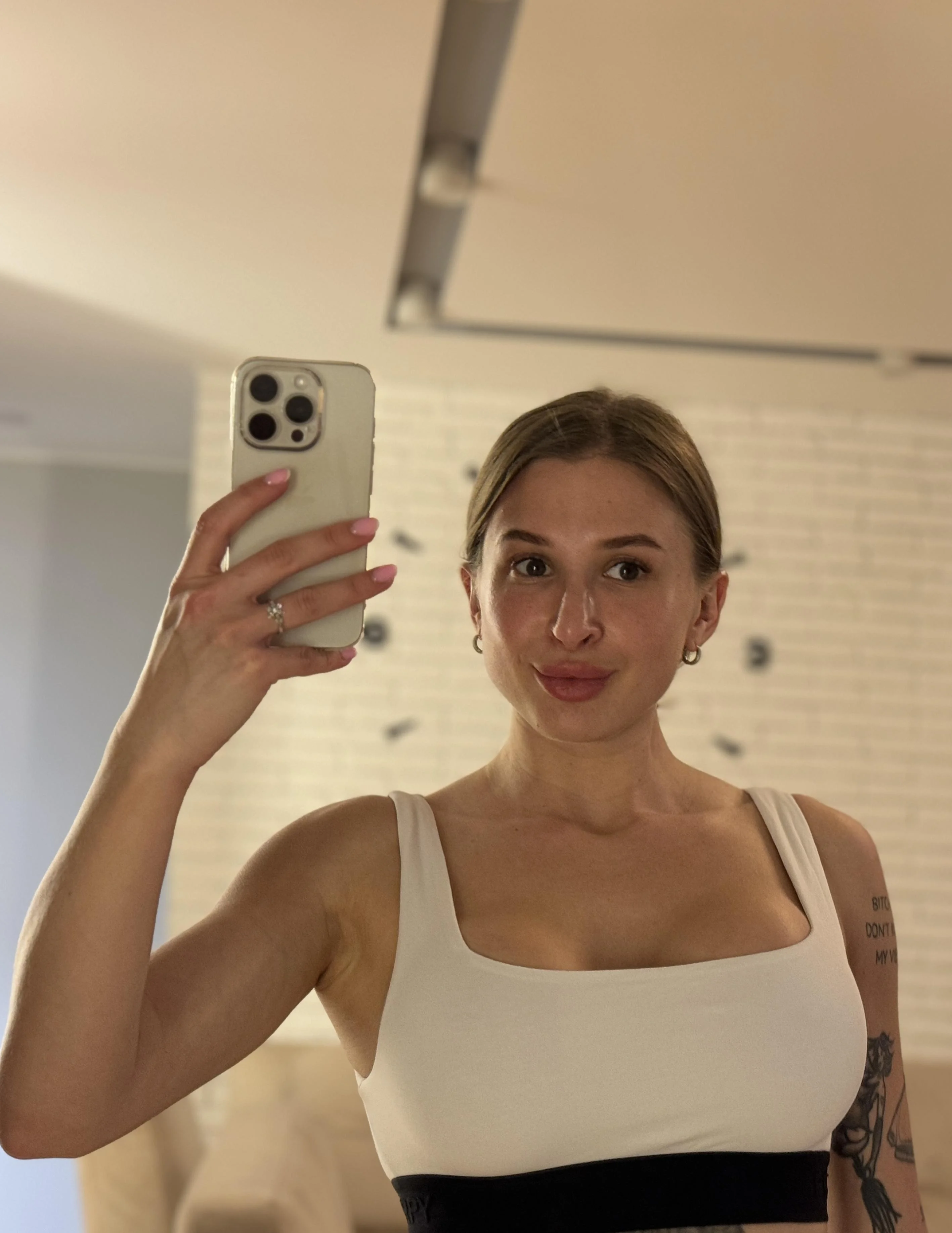 [F25] Today I want everyone to have a great day, selfie with a smile picture 1 of 1