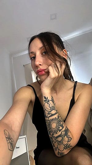 What do you think of my look in this pic?'