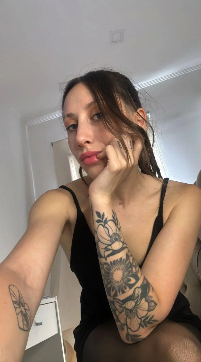 What do you think of my look in this pic? picture 1 of 1