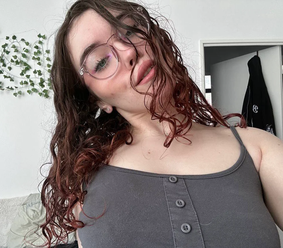 White girls with curls are really cute, aren't they? picture 1 of 1