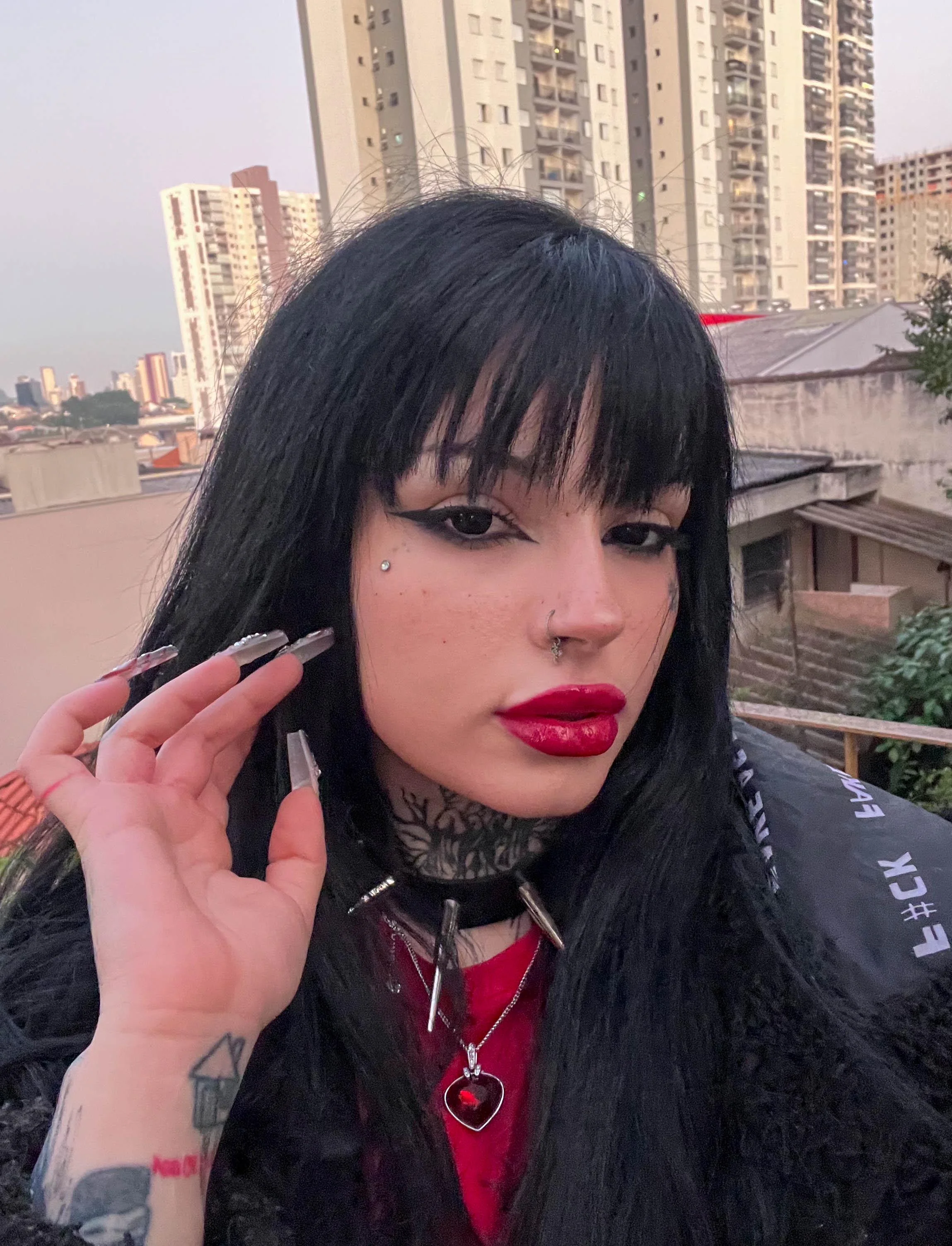 Do I look hot? F19 picture 1 of 1
