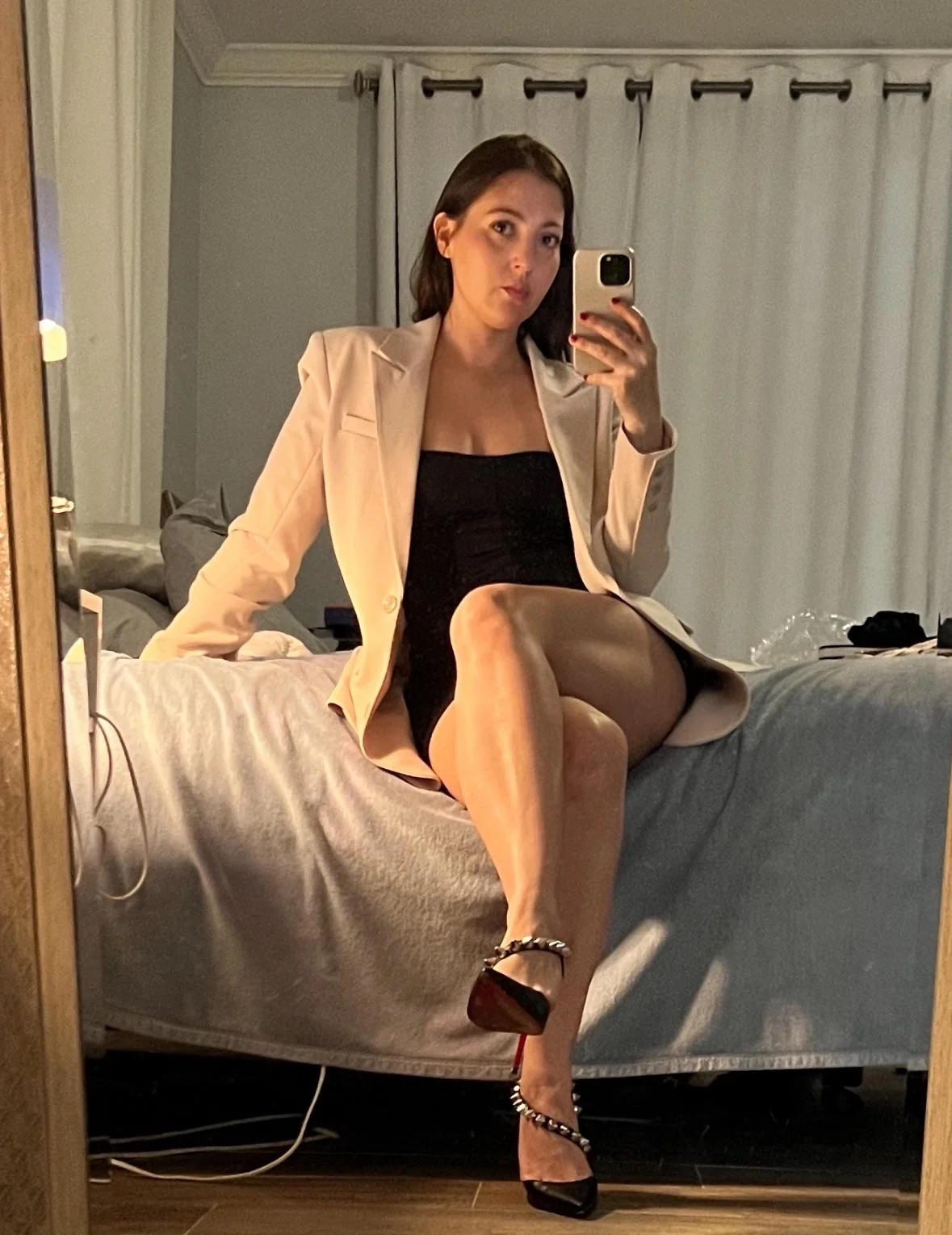 26, F work mode selfie picture 1 of 1