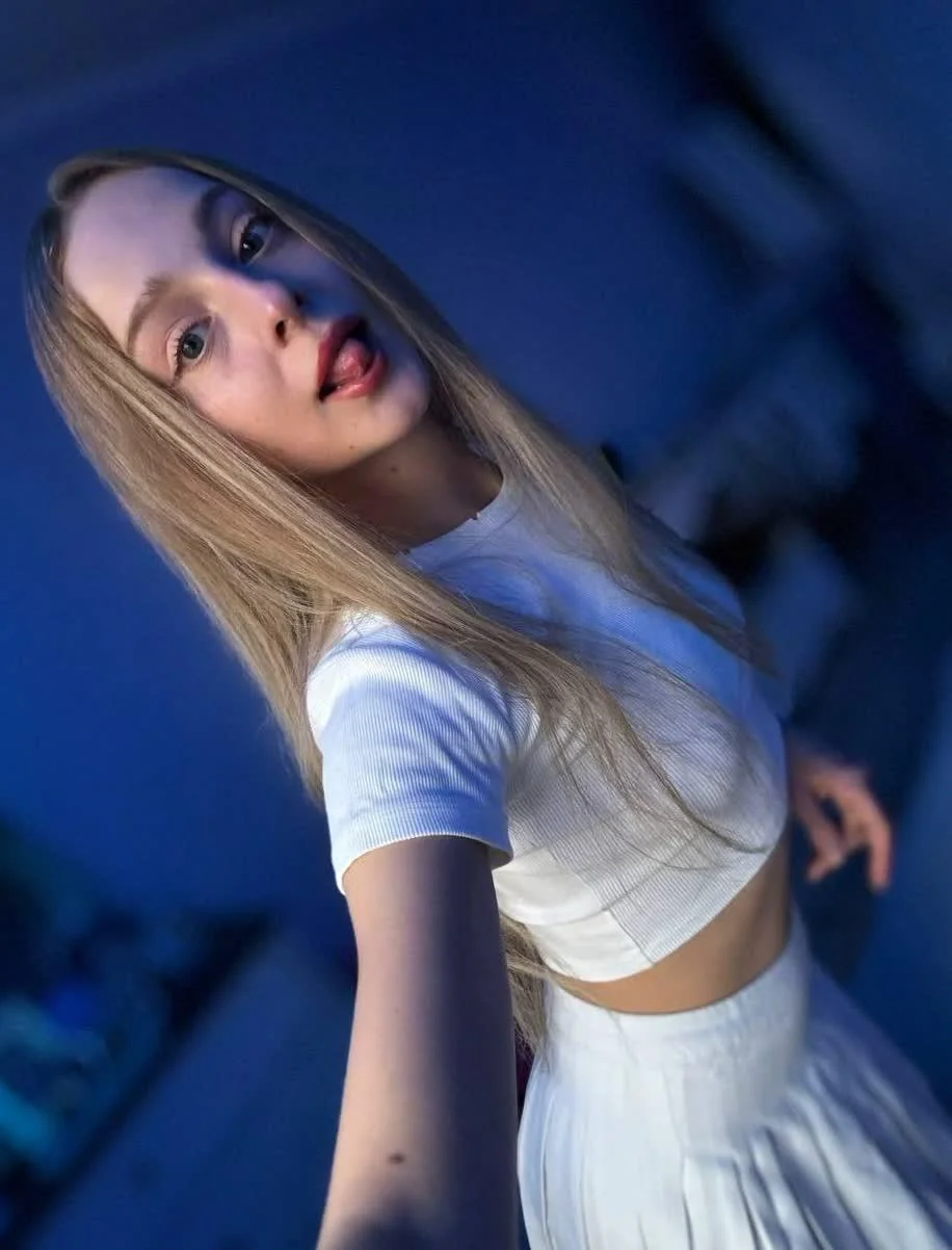 Tip on looking sexy, just stick your tongue out lol jk picture 1 of 1