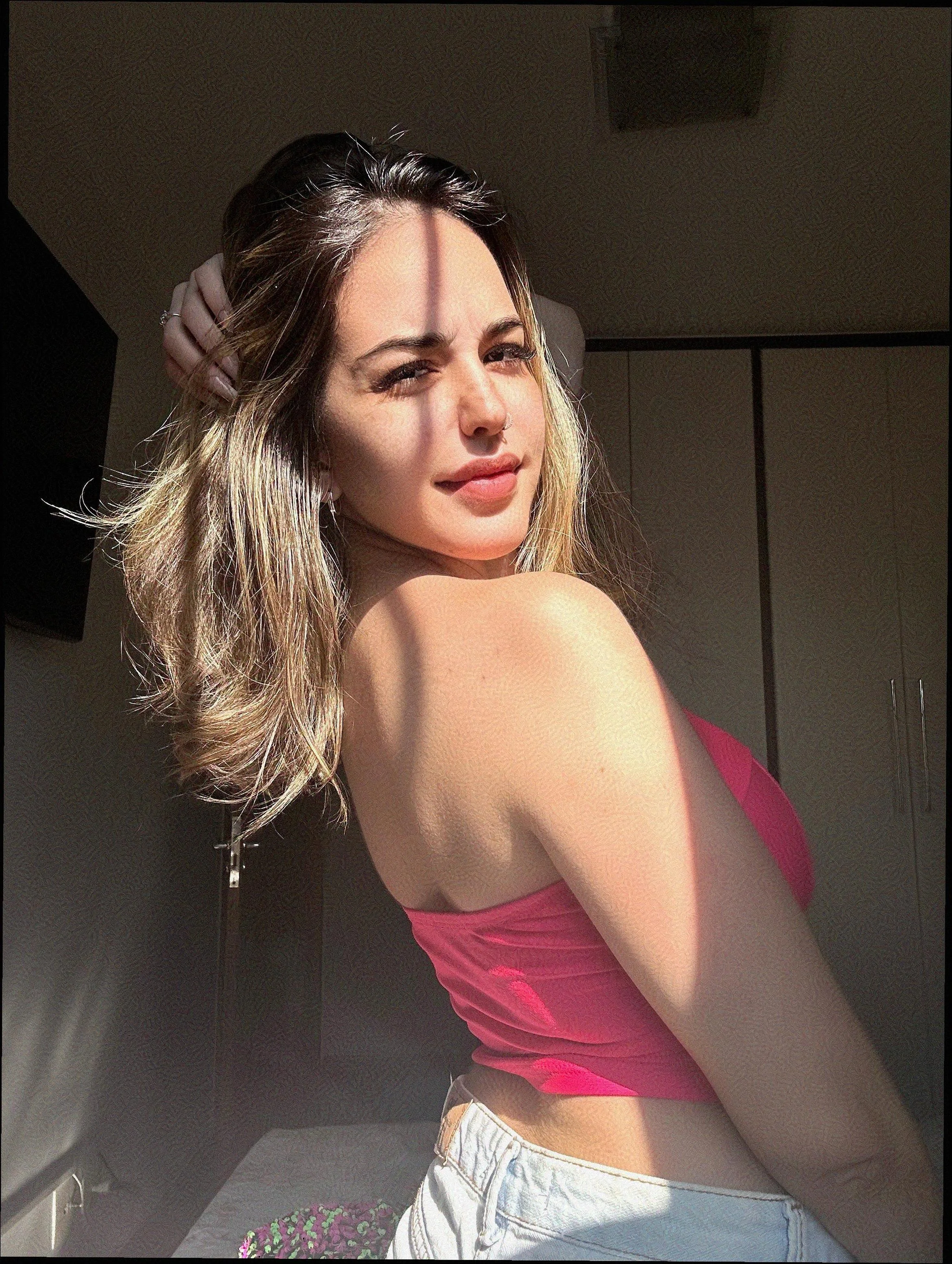 I've heard that 18yo latinas are classy even when they are wearing pink picture 1 of 1