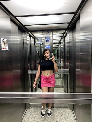 Feel hot in this mirror'