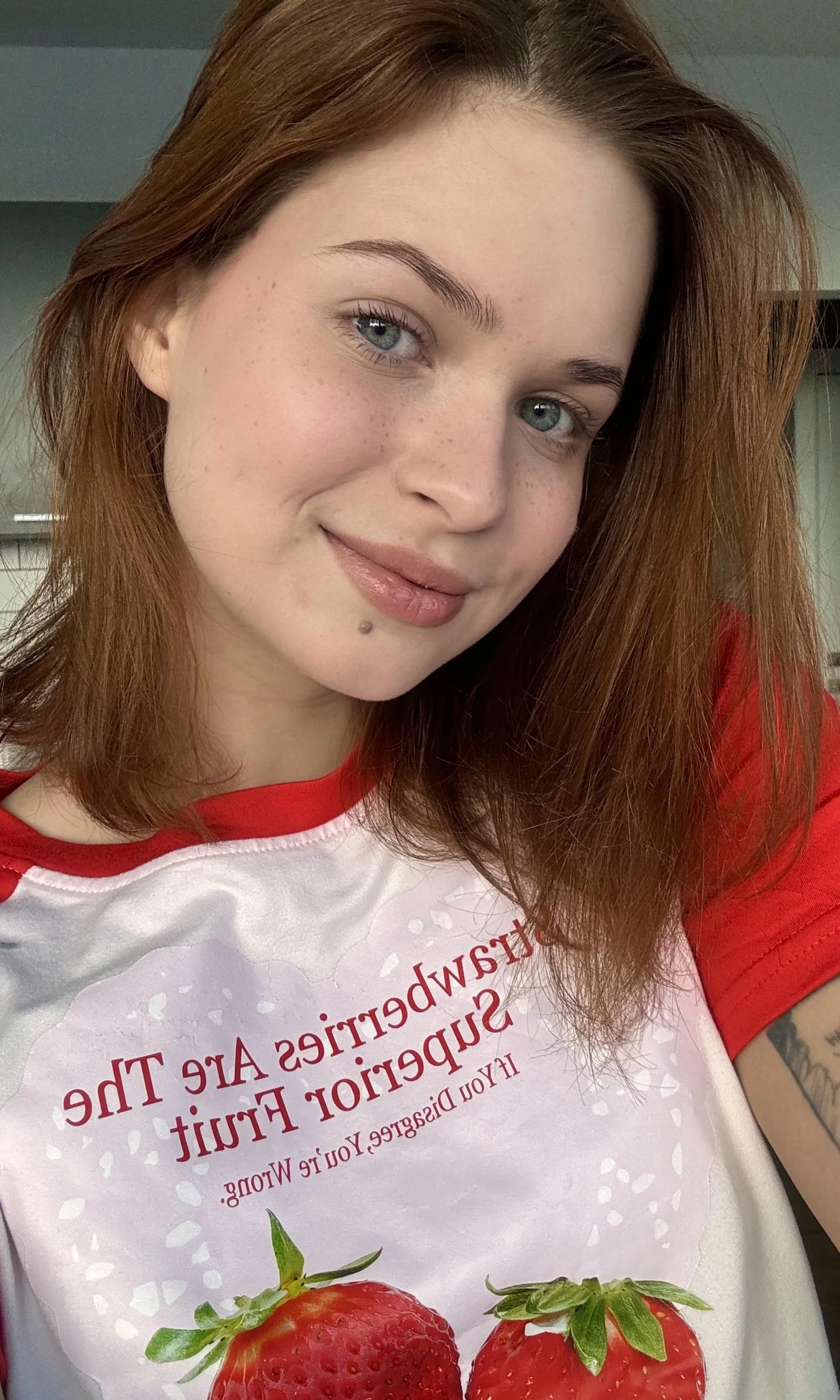 Does my new strawberry look seem classy? 🍓 picture 1 of 1