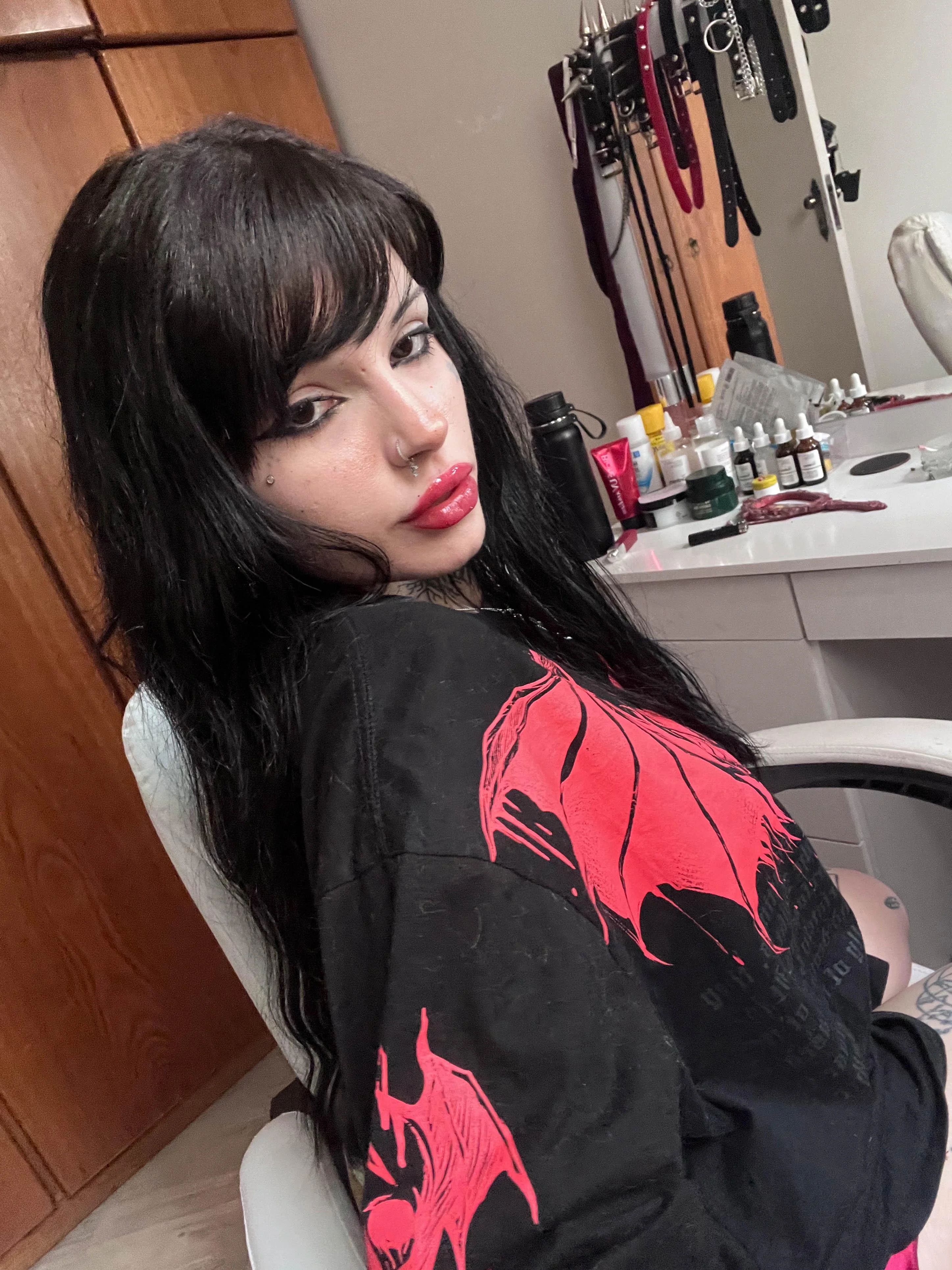 Would you date a pale girl like me? picture 1 of 1
