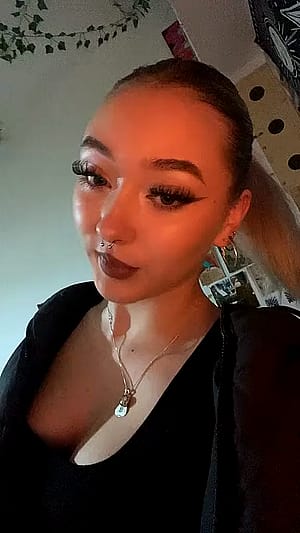 Am I your type? Lets chat if I am 😉'