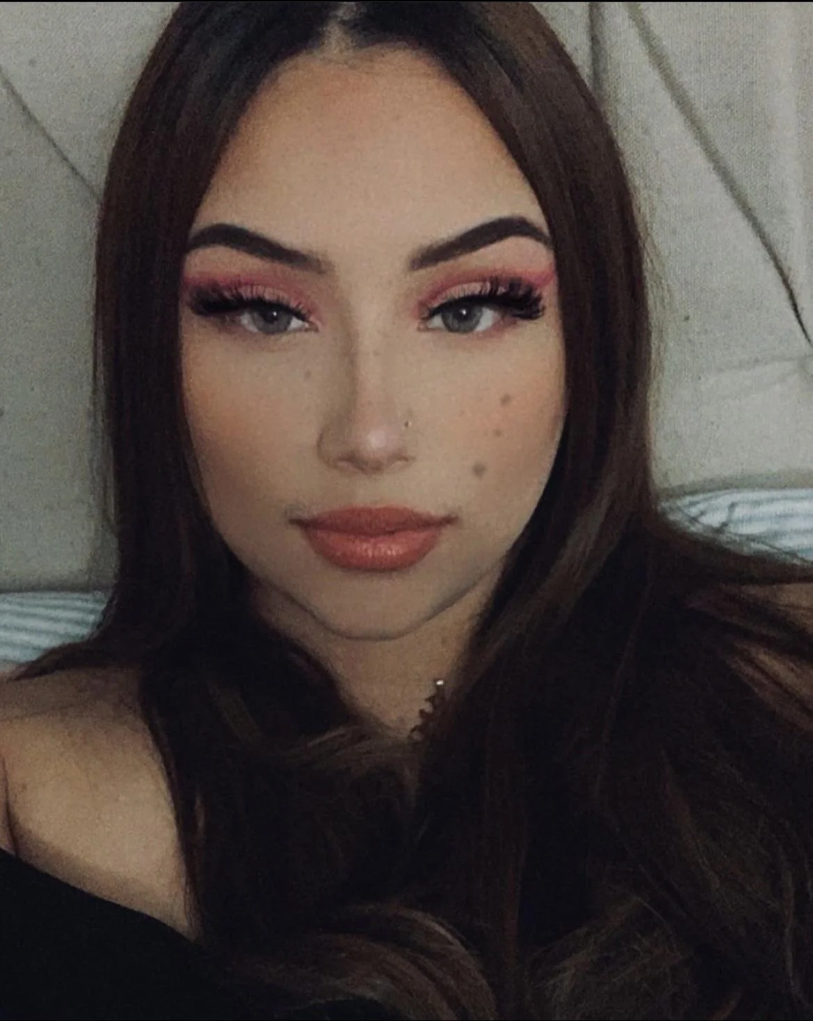 Am I hot?? Rate 1-10 picture 1 of 1