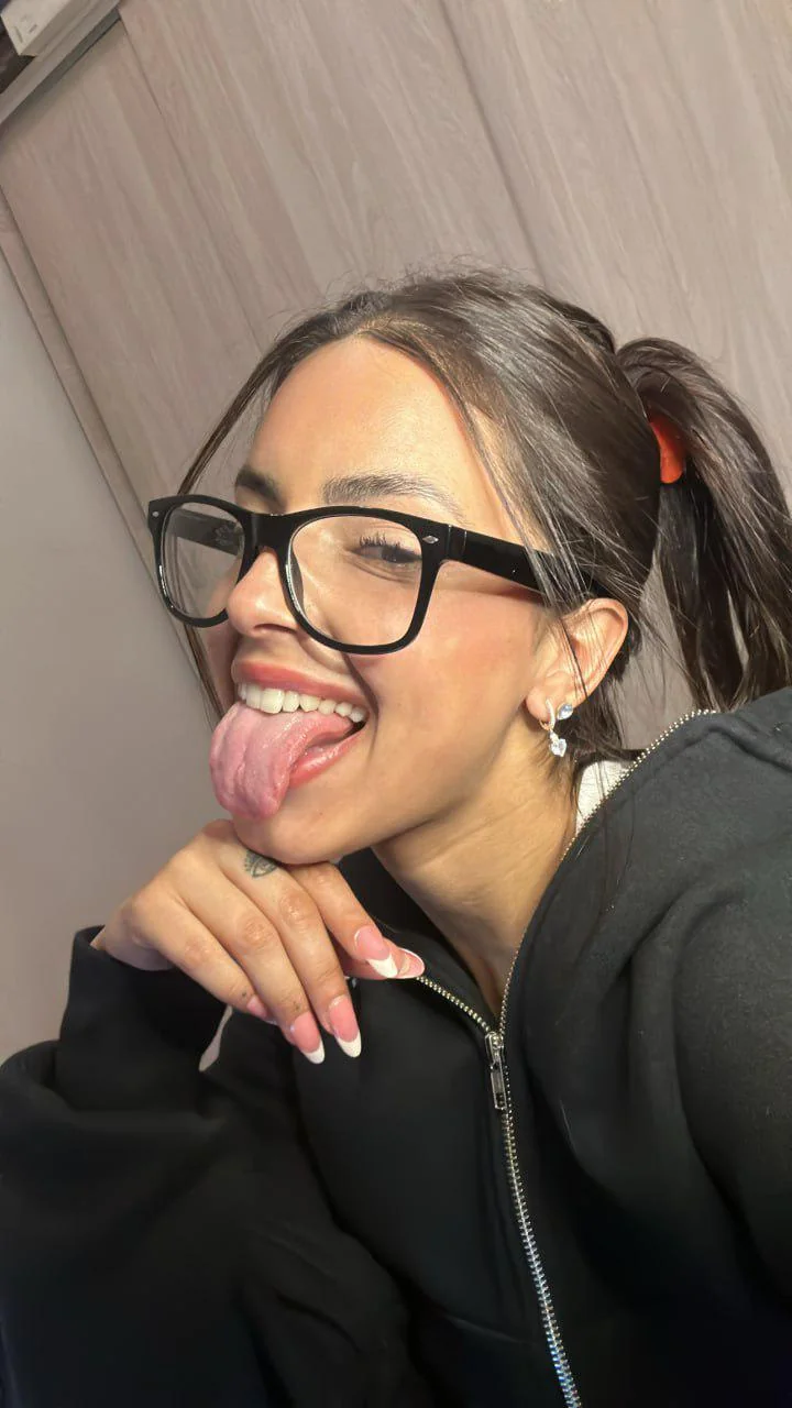 Do brunettes have more fun picture 1 of 1