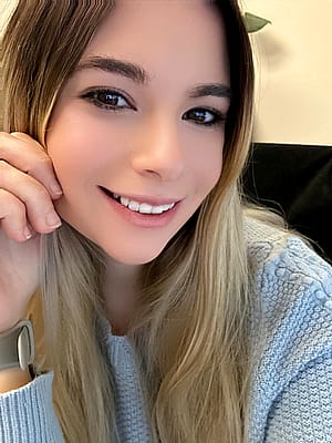Does this sweater look good?'