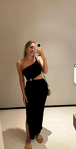 Would you recognize if you meet this classy girl outside?'