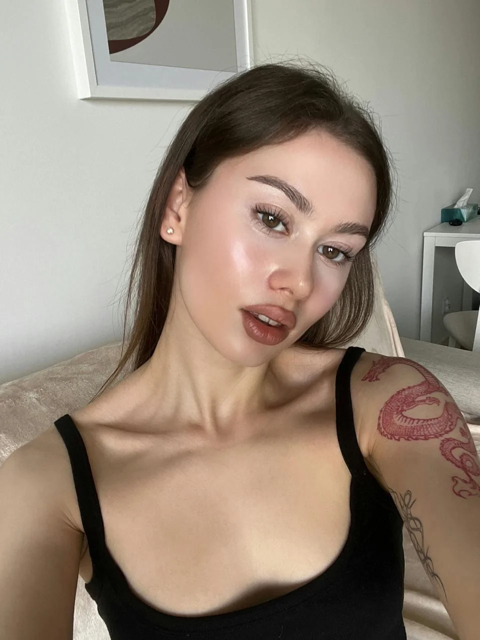 i'm a 18 years old goth girl, ask me anything! picture 1 of 1
