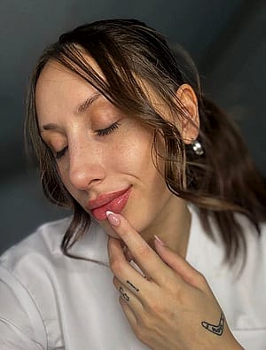 Kisses everywhere? Yes, please! 💋✨'