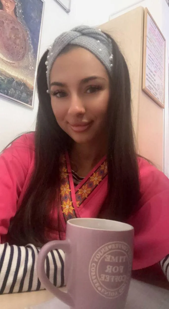 Coffee and gossip any time of the day picture 1 of 1
