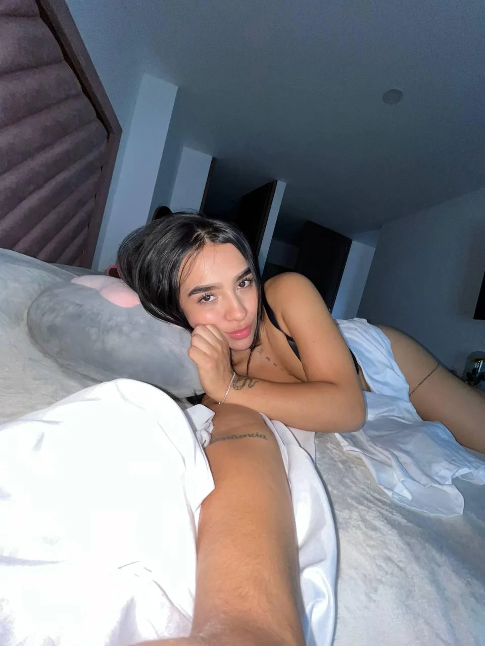 19f Still in bed am I hot? picture 1 of 1