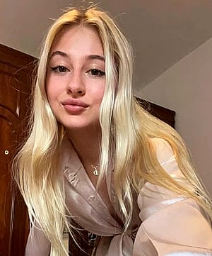 with nude makeup and a light tan I feel very cute F19 yo'