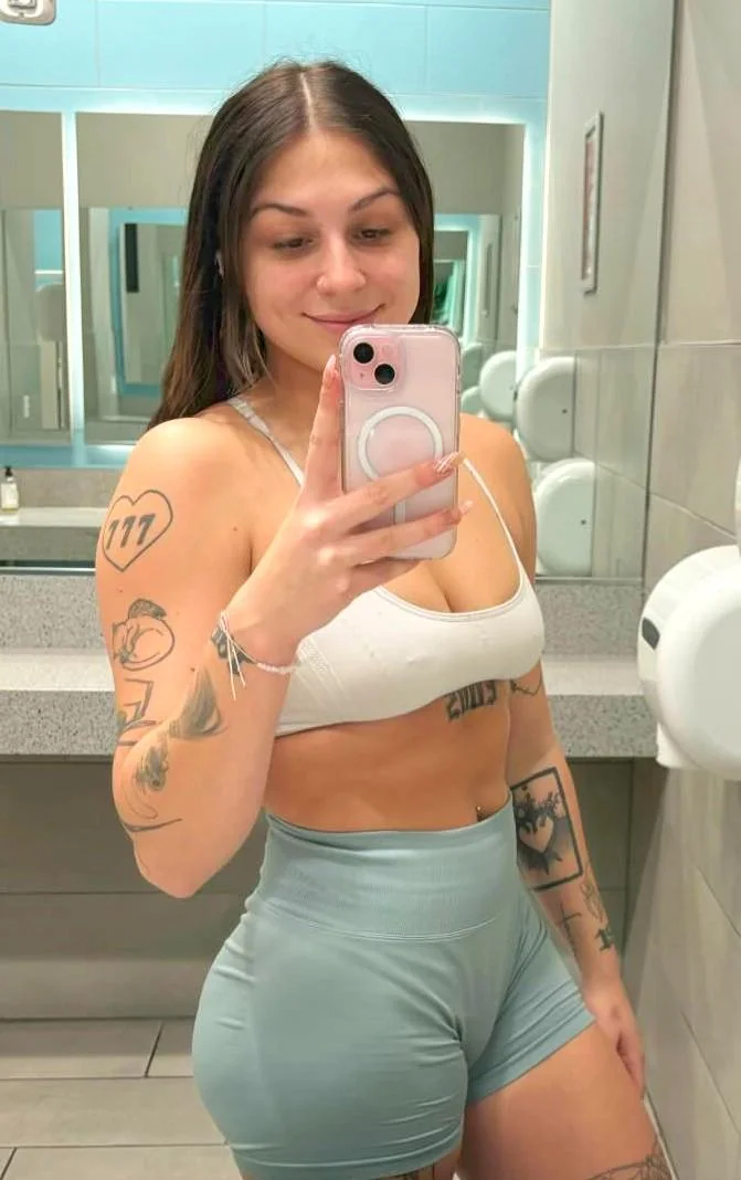 My outfit at the gym yesterday picture 1 of 1