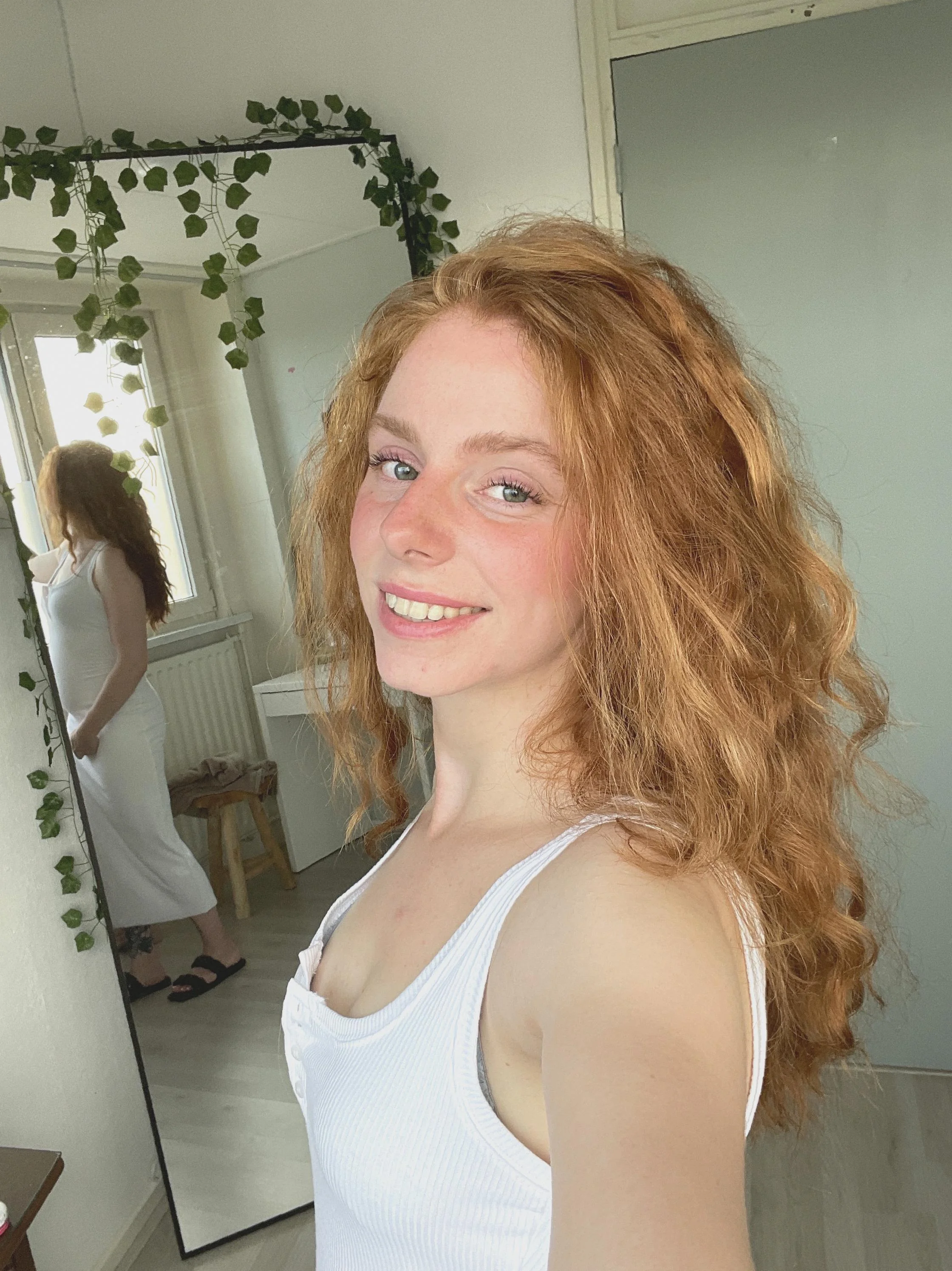 A radiant muse in red. picture 1 of 1