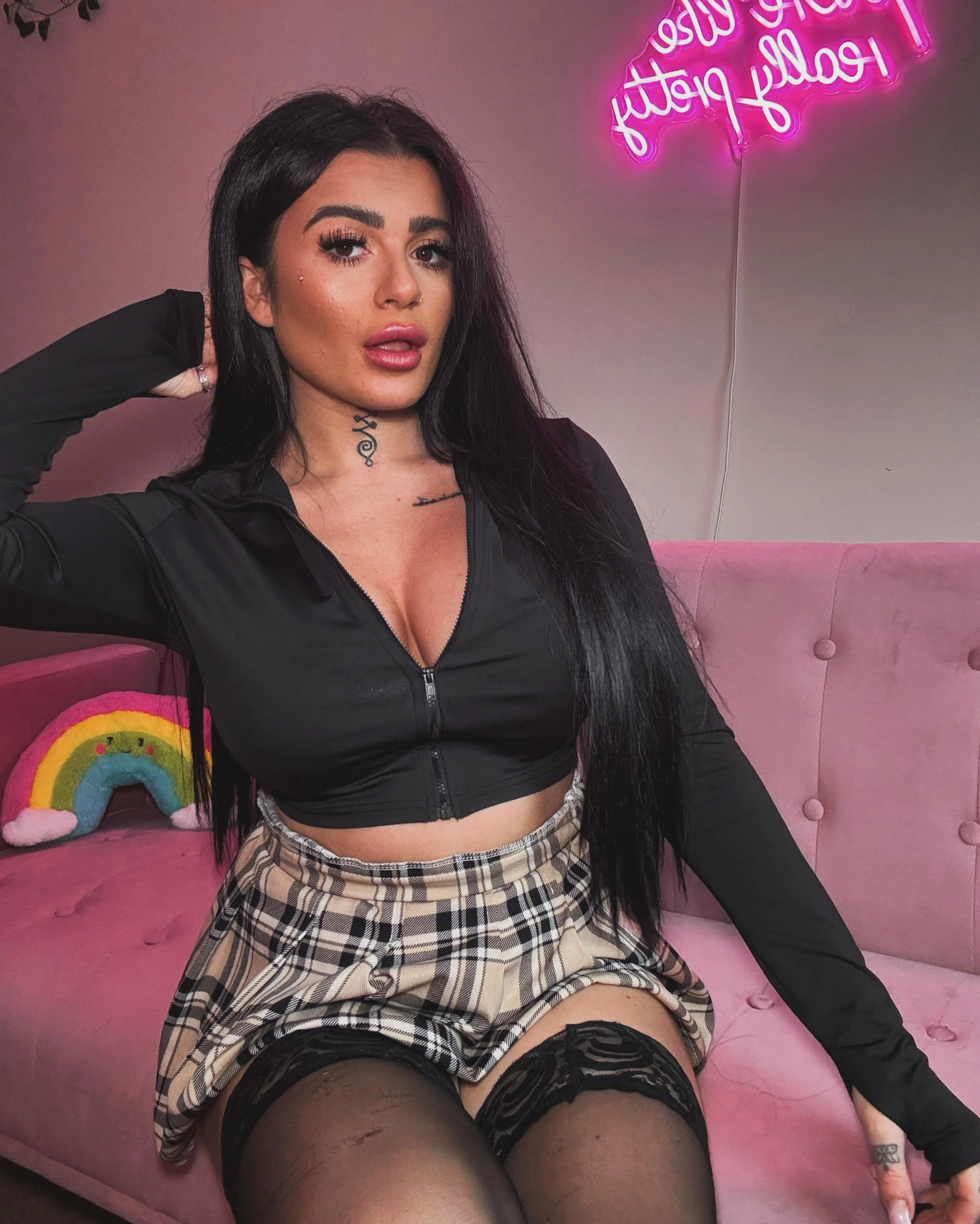 Dolled up but nowhere to go 🖤 picture 1 of 1