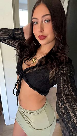 This crop top makes me look really sexy'