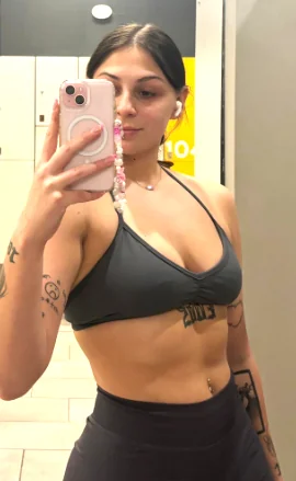 Nothing makes me hotter than a gym fit, do u agree.. picture 1 of 1
