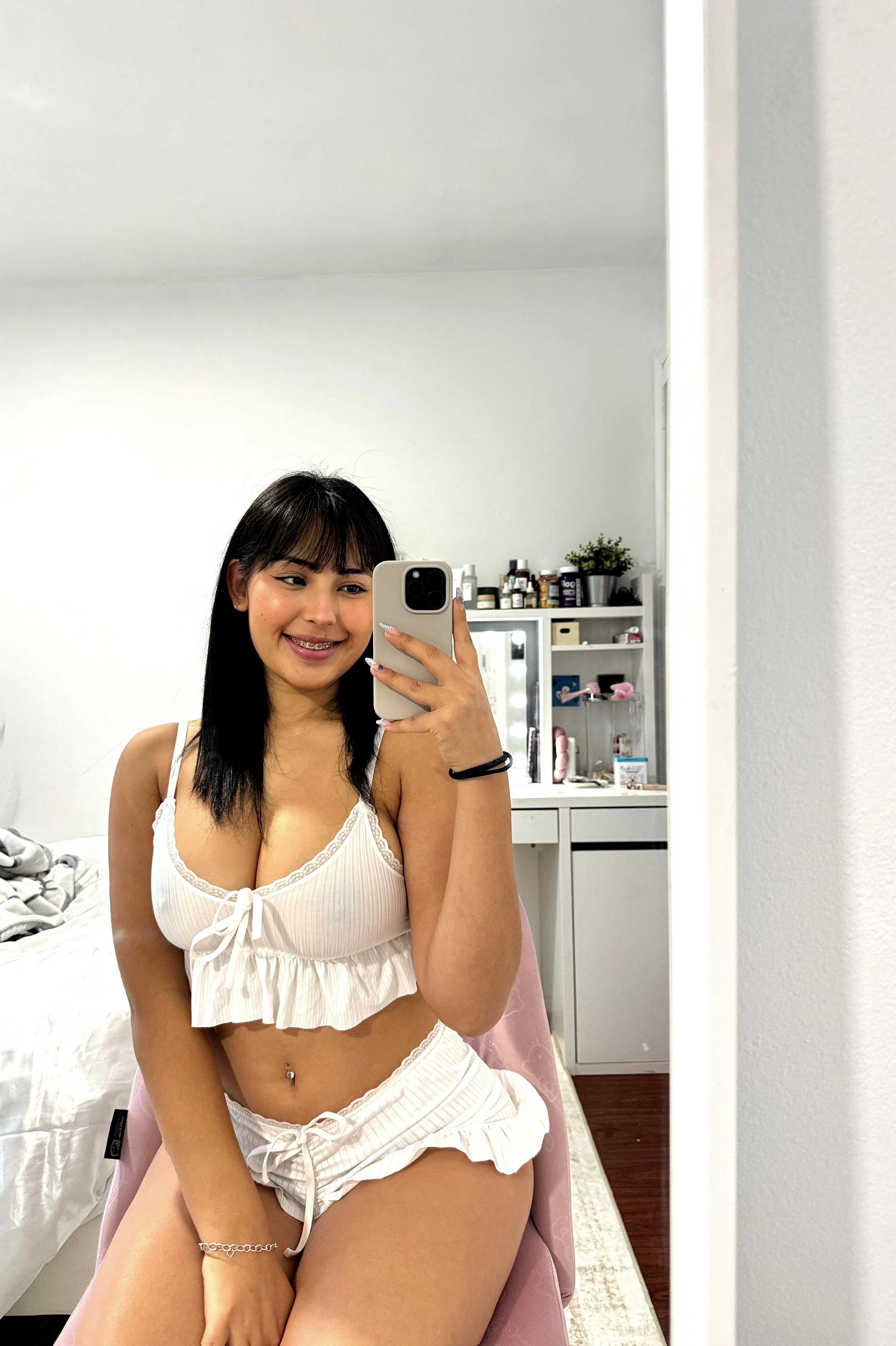 Would you date me? F19 picture 1 of 1