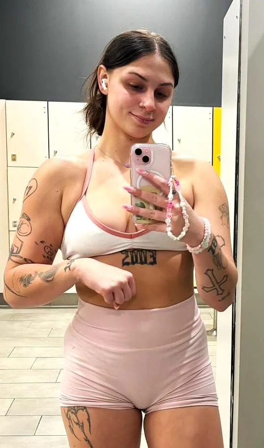 Am I hot or too much for you to handle F22 picture 1 of 1