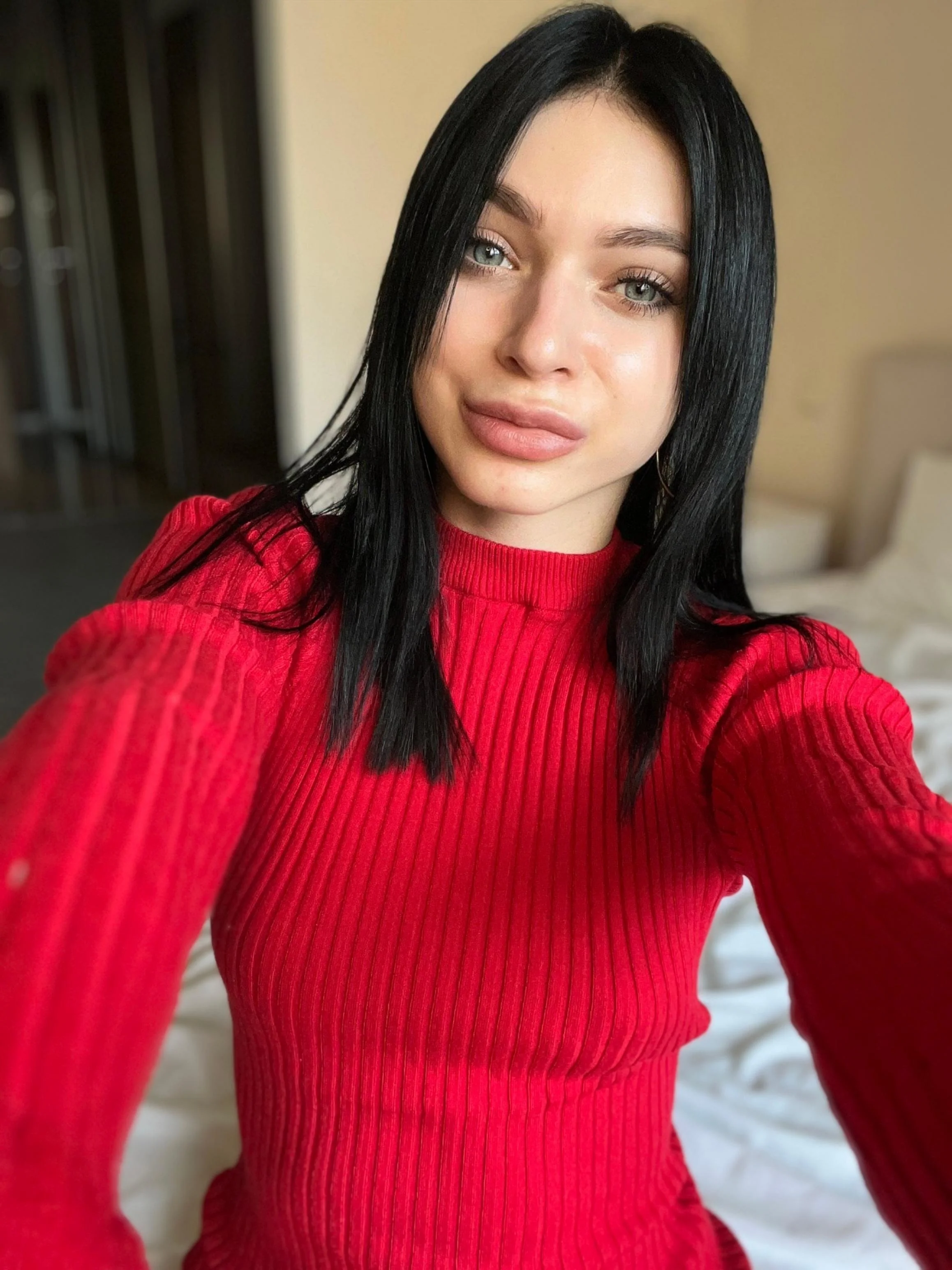 Do I suit the color red? picture 1 of 1