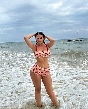 All I need is a pink bikini to feel like summer perfection'