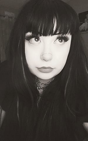 Do you like goth girls?🖤🕸️'