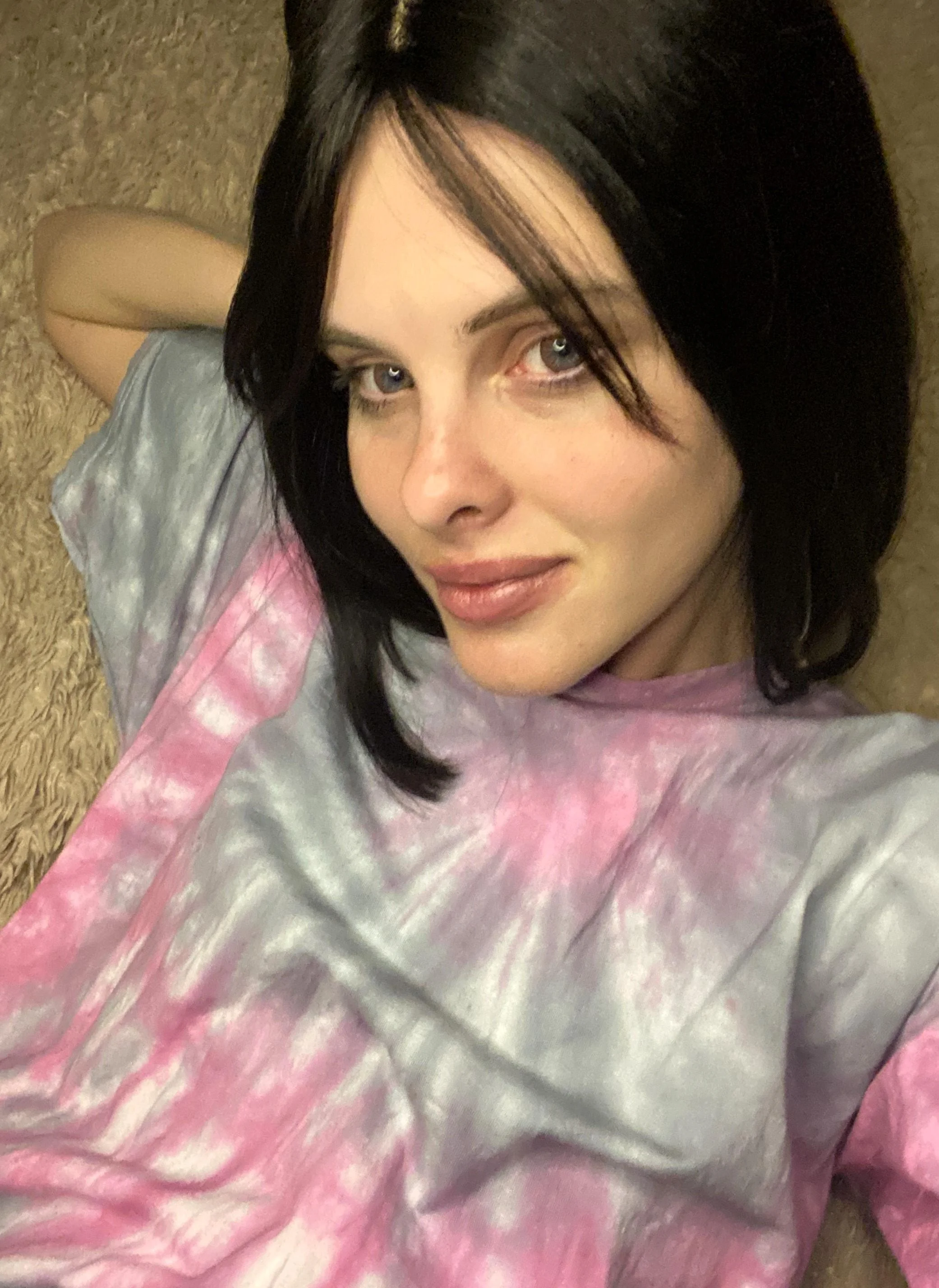 Do I look sexy in a comfortable environment? picture 1 of 1
