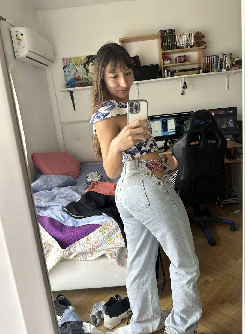 Would you have a crush on me if I was your coworker? F20 picture 1 of 1