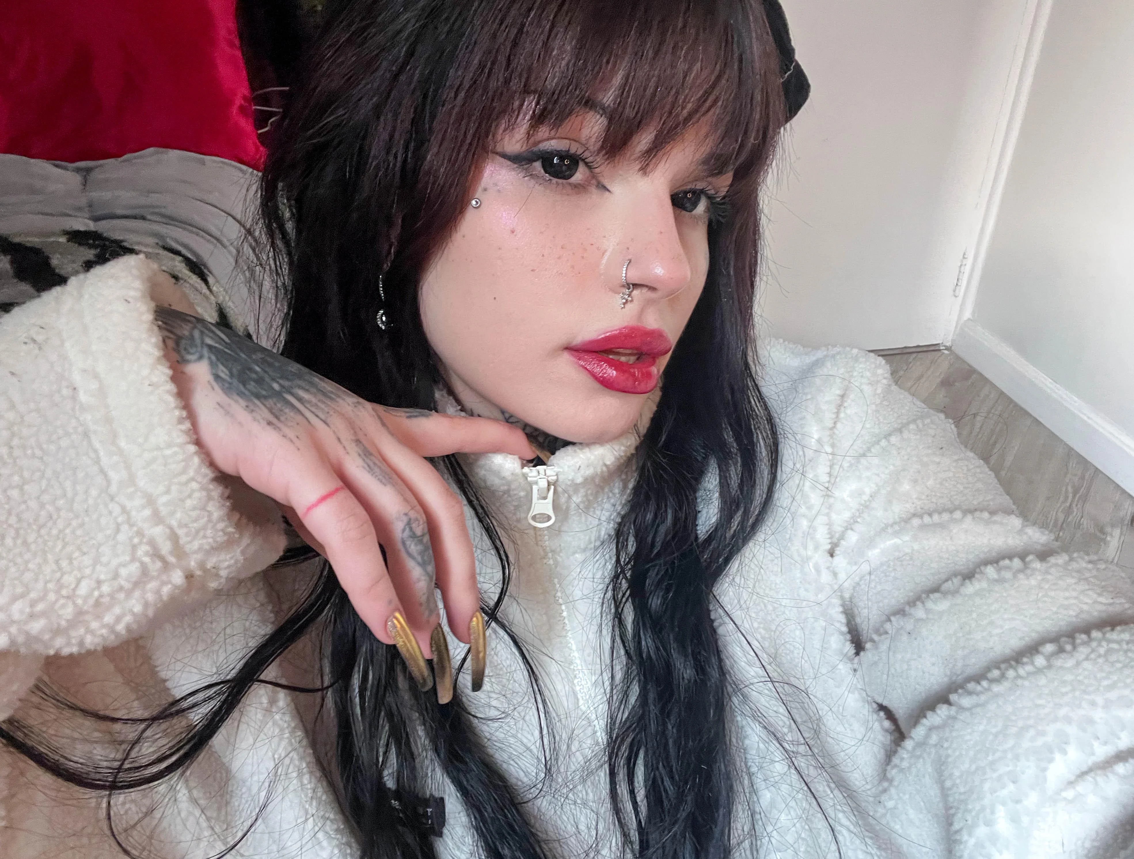 Late for my work but hello.. F19 picture 1 of 1