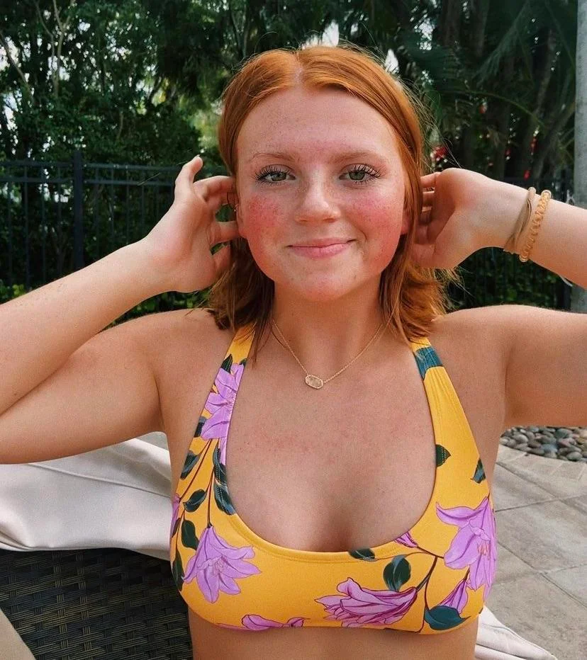 Pretty redhead picture 1 of 2